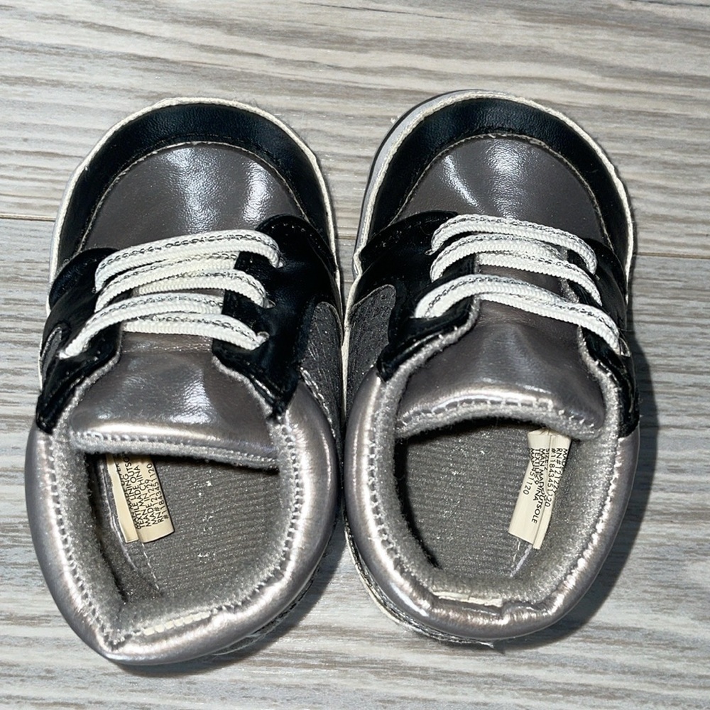 ⭐ Bebe Baby Boys Sneakers | Size 2 | Black & Silver Glitter ⭐ - Picture 2 of 4